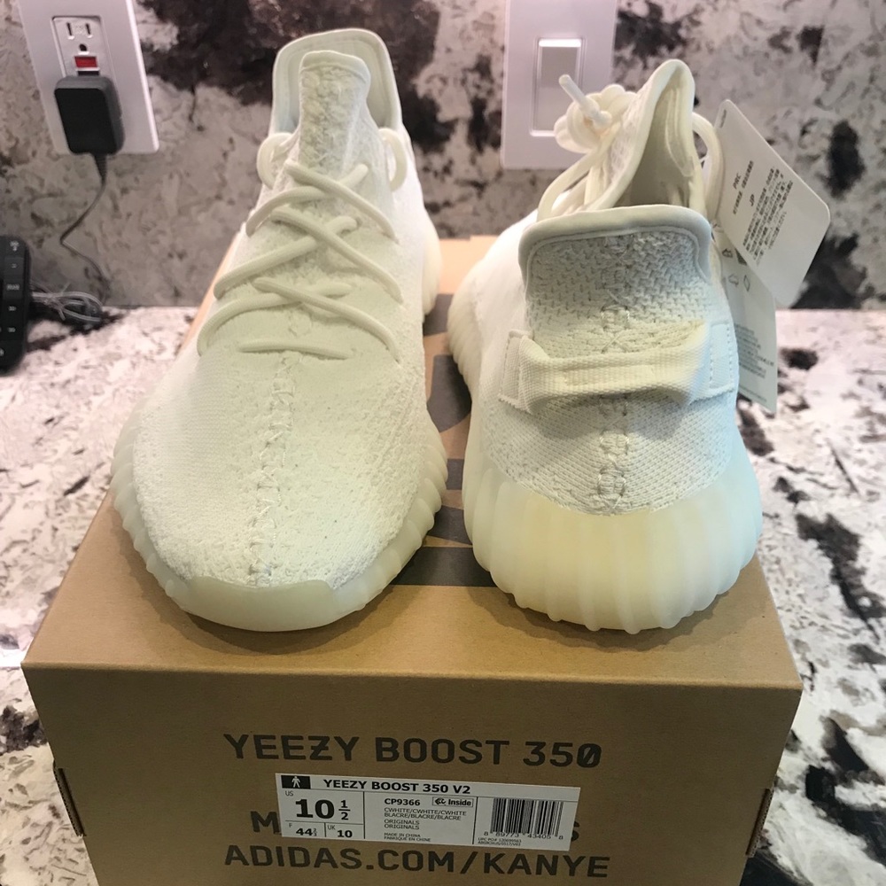 AUTHENTIC YEEZY 350 BOOST V2 TRIPLE WHITE